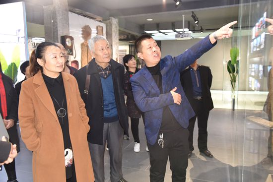 羅村鎮(zhèn)黨委、村域黨支部到重山文化館開(kāi)展“不忘初心 牢記使命”主題教育活動(dòng)80