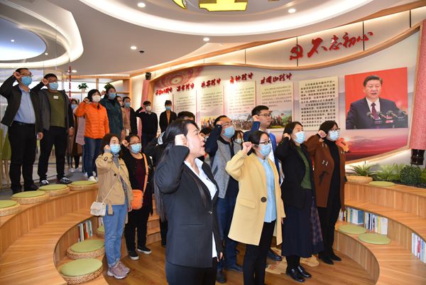 淄川區(qū)黨建工作實訓(xùn)班到集團參觀學(xué)習(xí)30