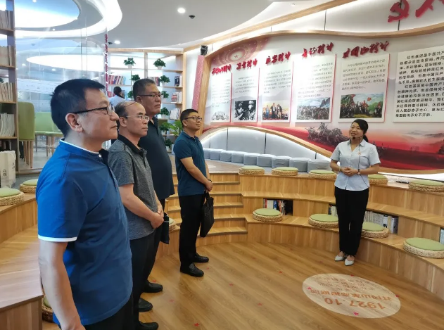 市檔案館領導到集團調(diào)研指導工作81