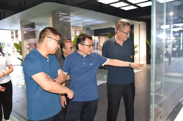 市檔案館領導到集團調(diào)研指導工作81
